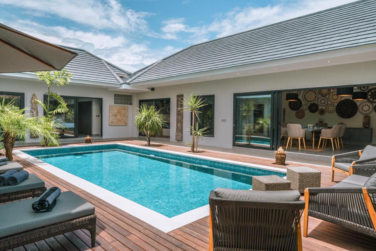 Batik - Brand New & Stylish 3br In Seminyak!