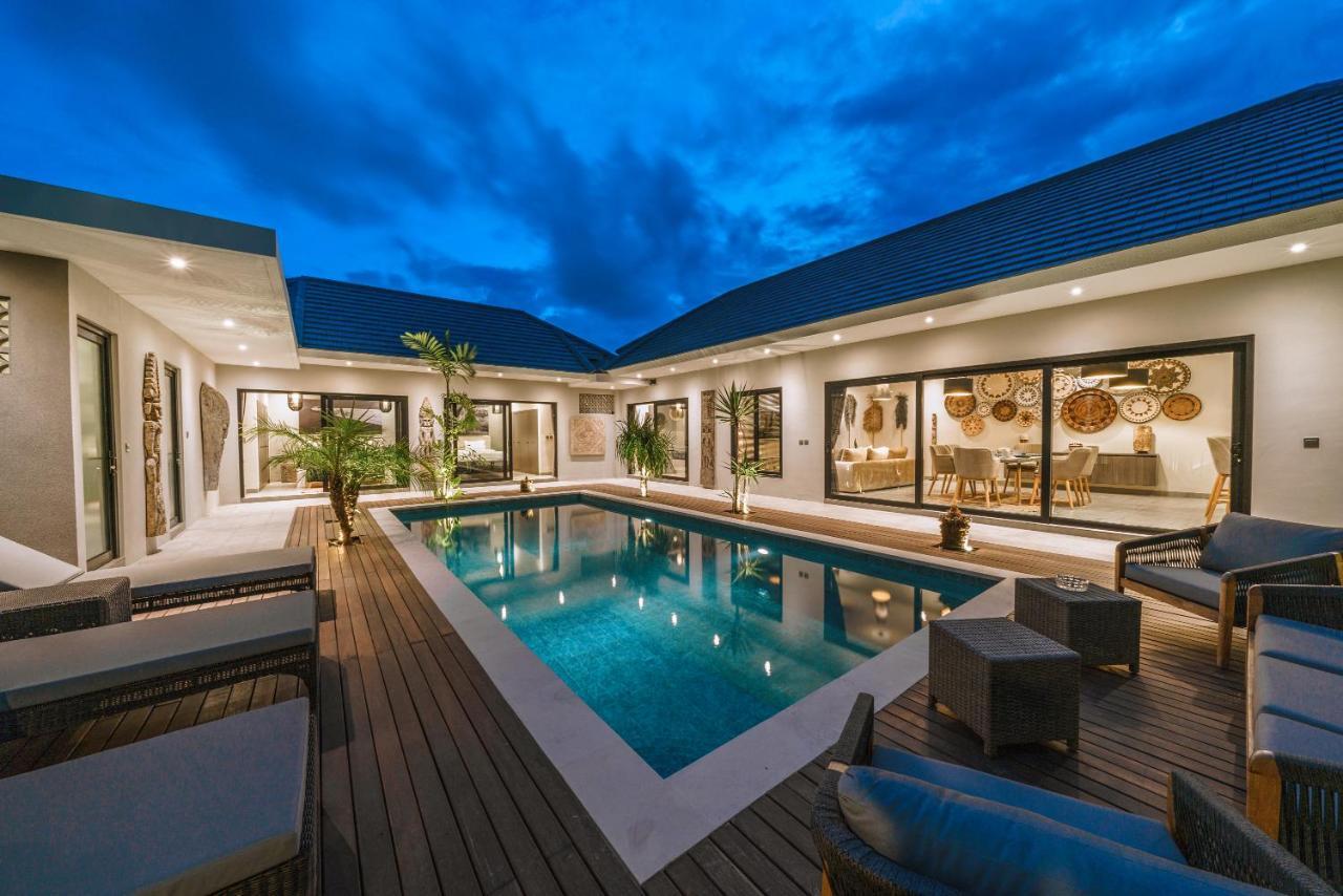 Batik - Brand New & Stylish 3br In Seminyak! Villa *